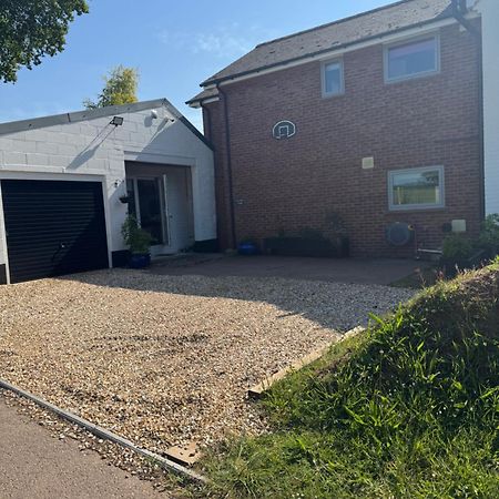 Hunters Lodge Exeter, Free Parking, Country Views, Great Wi-Fi, Large Garden Poltimore Exterior foto