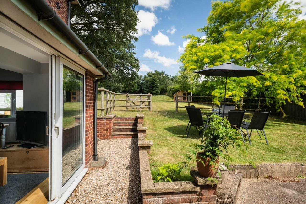 Hunters Lodge Exeter, Free Parking, Country Views, Great Wi-Fi, Large Garden Poltimore Exterior foto